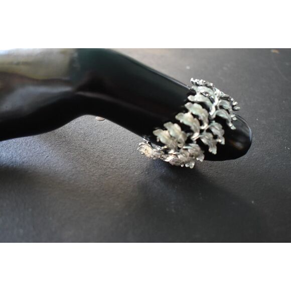 Dainty Silver-Toned Leaf Bracelet – Elegant, Intricate, Timeless (5") - Picture 4 of 4